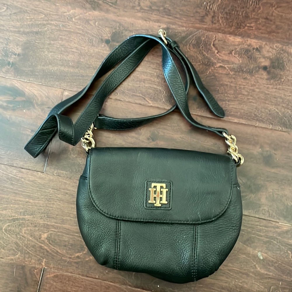 Beautiful real leather Tommy Hilfiger purse. Small, black.